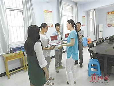 两路总人口_两路精神图片
